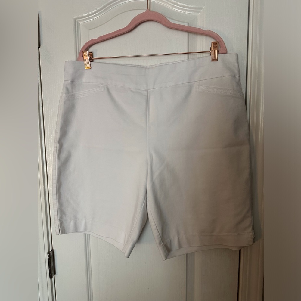 Croft & Barrow White Bermuda Shorts 18R